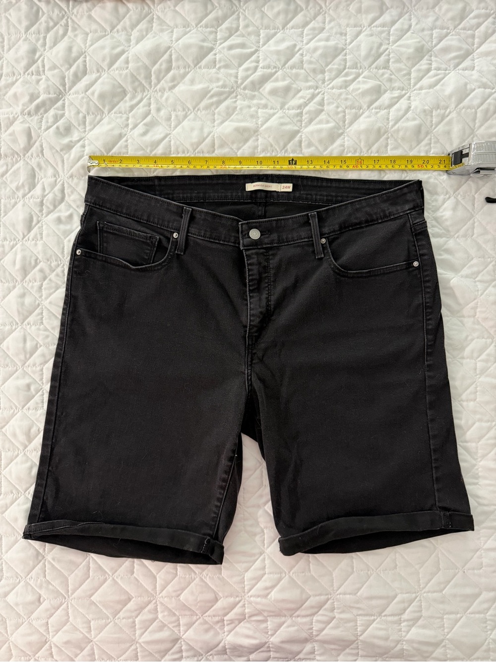 Black Levi's womens shorts 24W